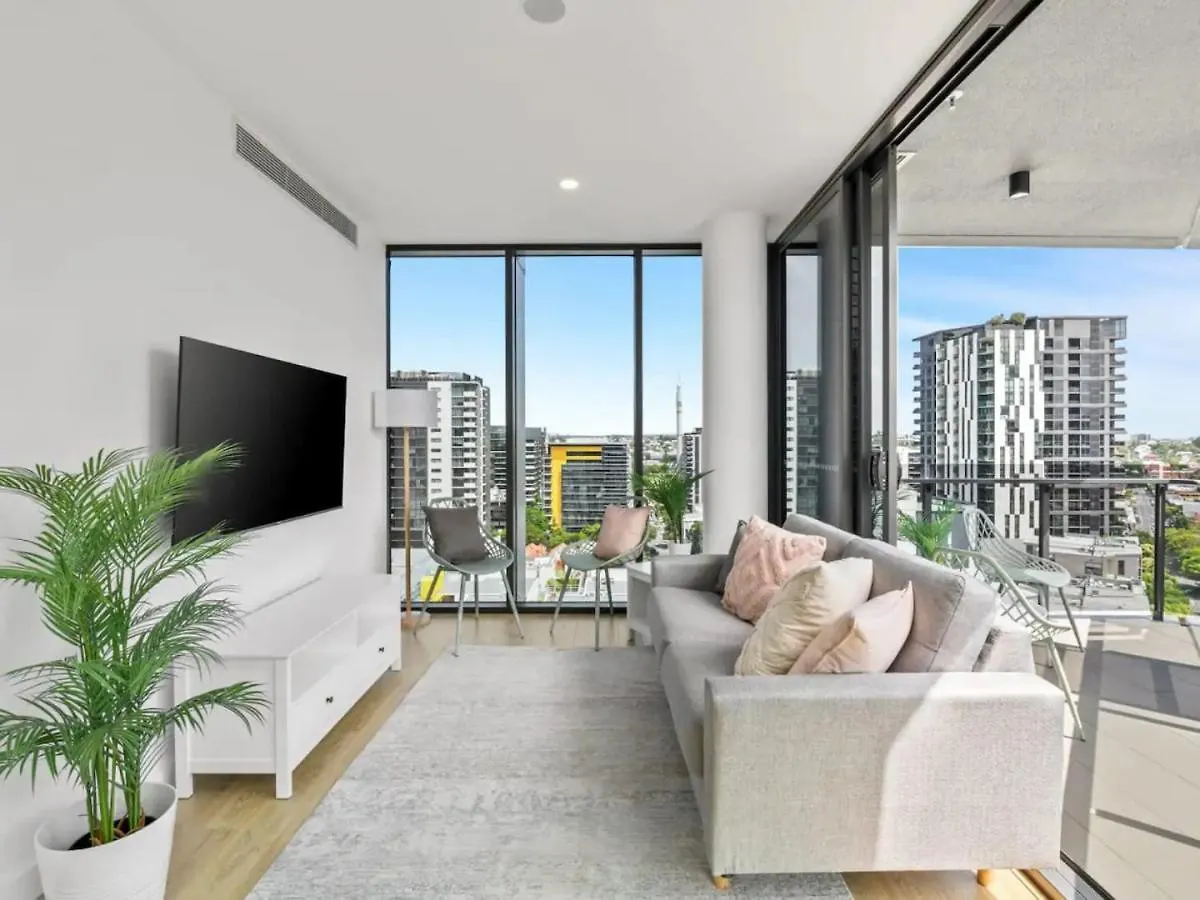 City Chic Living W Sunset Views 2Bd1 Studio Apt بريزبين 0*,  أستراليا