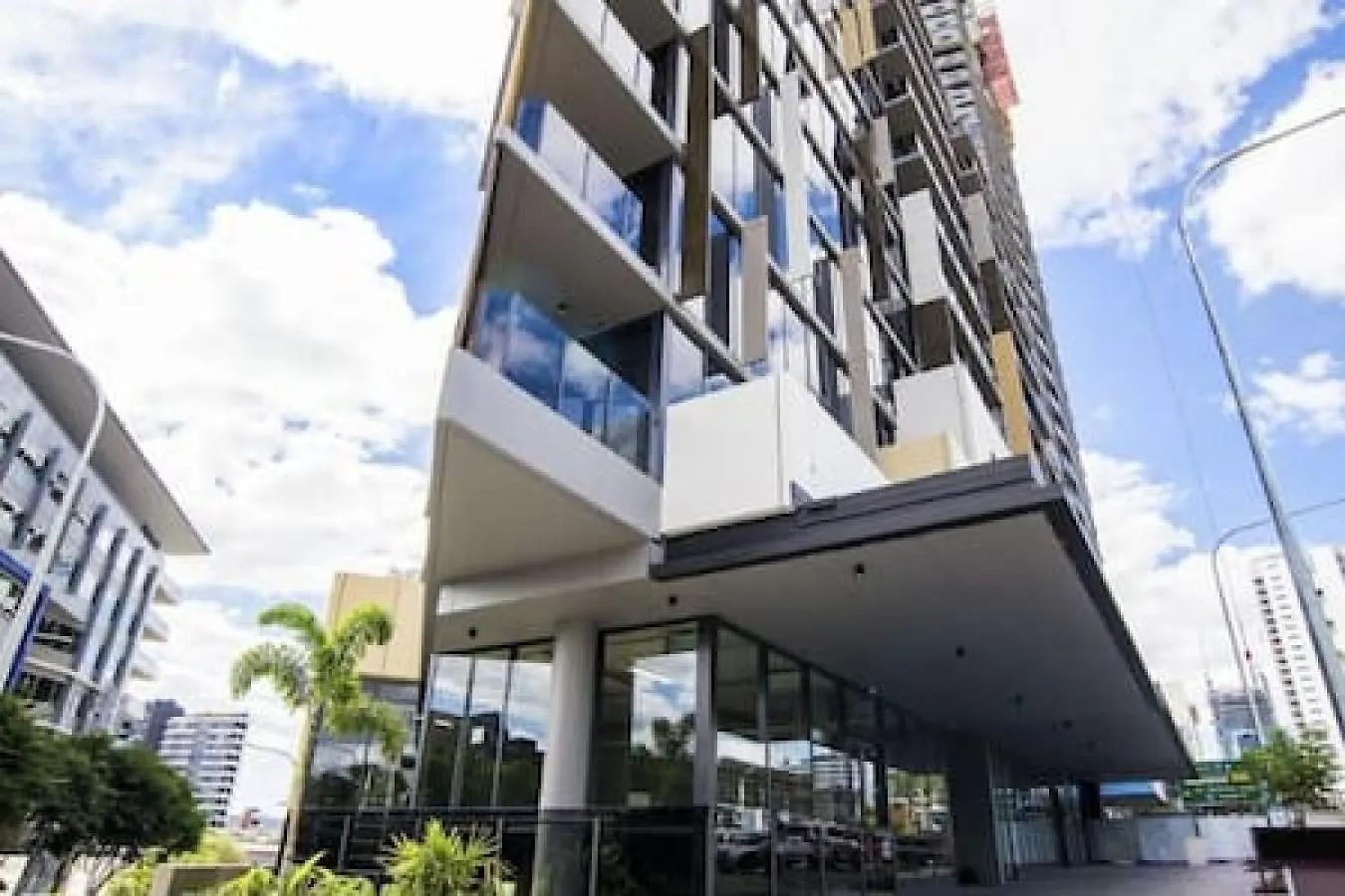 City Chic Living W Sunset Views 2Bd1 Studio Apt بريزبين